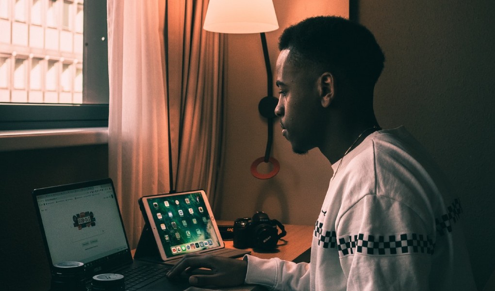 El Producto Real de las Mejoras del Comprador en Base al Desbordamiento